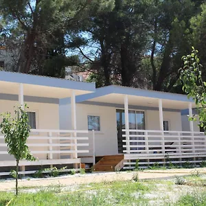 https://mobile-homes-sveti-kri.hotels-in-trogir.com